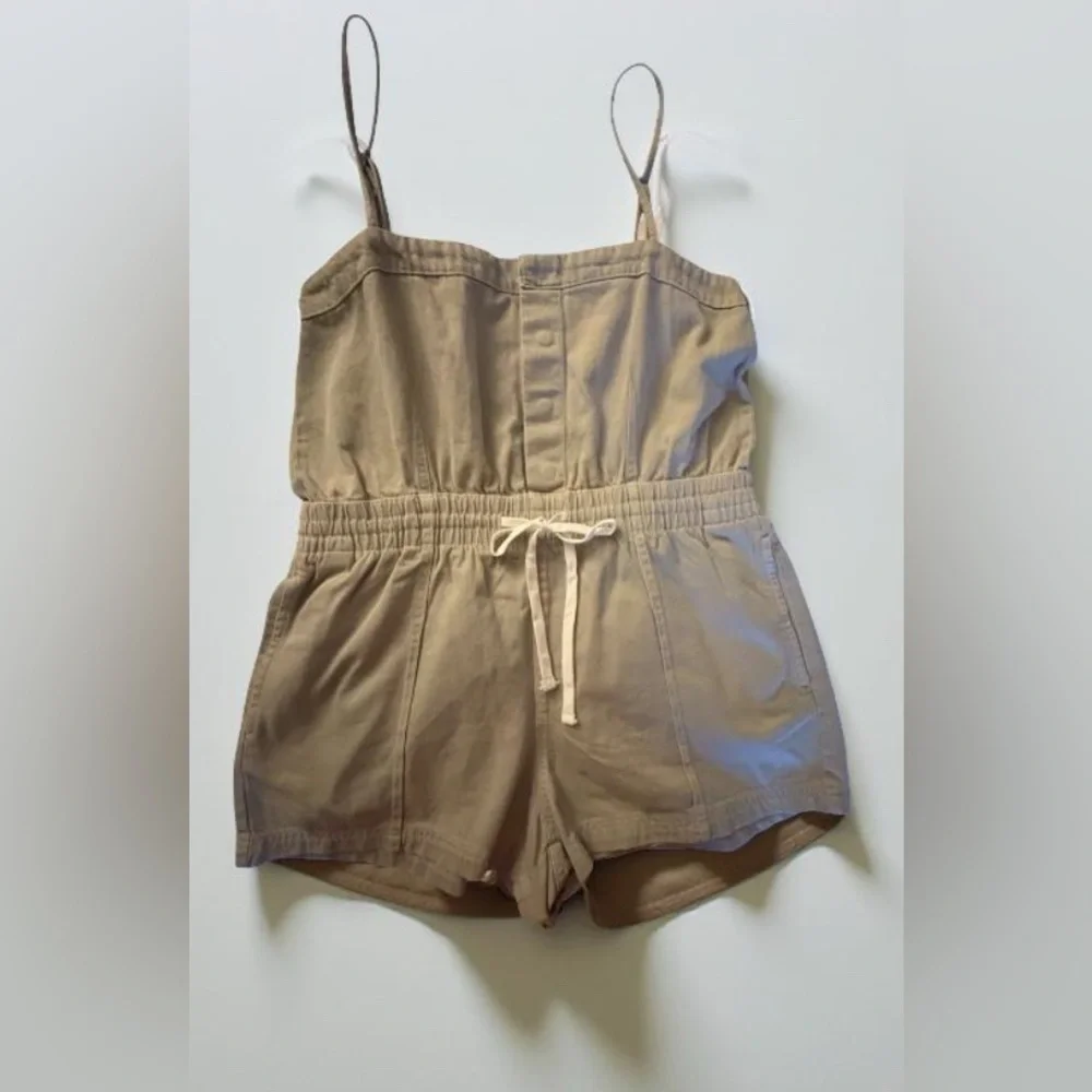 NEW-XL  threads XL Sleeveless Tan elastic waist Adjustable  Strap Romper